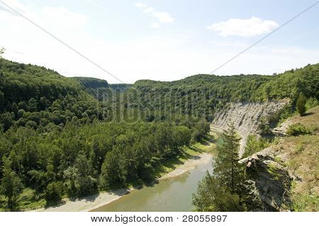 เขาใหญ่ หินสัมผัส และแม่ น้ำ Genesee