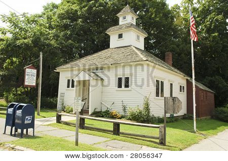 Urząd pocztowy w zabytkowej miejscowości