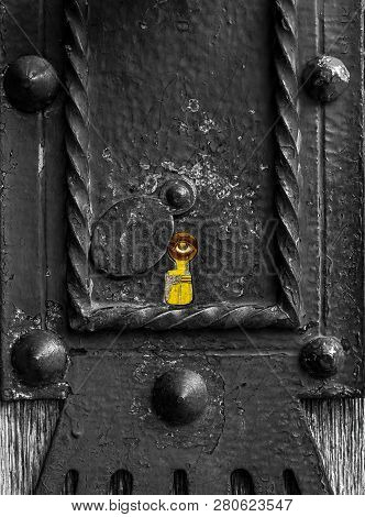 All Seeing Eye Is Peeking From The Keylock
