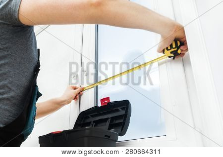Handyman Measuring Window For Cassette Roller Blinds.