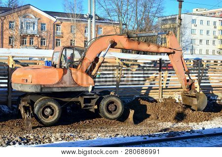 Excavator Digging Machine Digs Earth With Stones With An Iron Ladle. Wheel Loader,dig The Ground. Di