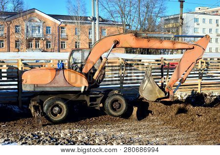 Excavator Digging Machine Digs Earth With Stones With An Iron Ladle. Wheel Loader,dig The Ground. Di