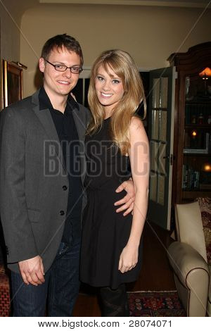 LOS ANGELES - DEC 17: Kim Matula, gæst på 2011 Tom / Achor årlige julefrokost på Private H
