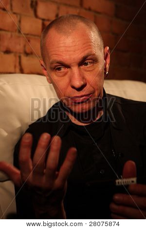 TOMSK, Rusia - 4 de marzo: Músico, compositor, locutor y fundador y líder de 