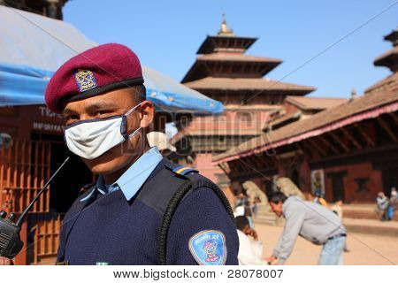 KATHMANDU, Nepál - 6. ledna: Bezpečnostní guart na Durbar Square, Pátan 6 ledna 2009 v Káthmándú, N