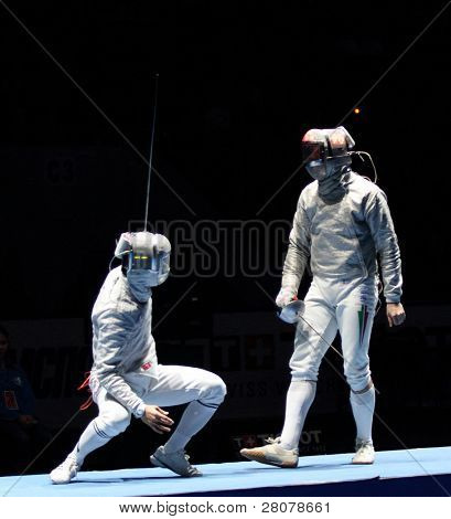 Moscovo, Rússia - 13 de fevereiro: Duelo para evento da Copa Grand Prix, Eun S.Oh (KOR) e Zsolt Nemcsik (HUN) 