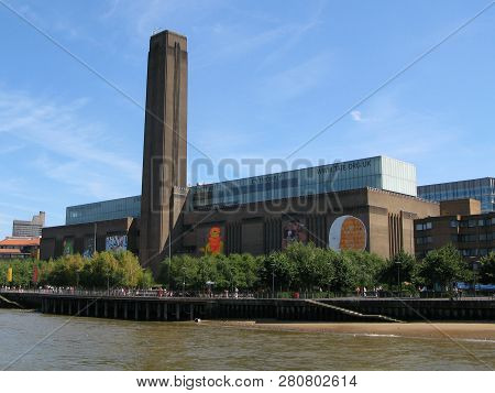 London, Uk - July 01, 2008: View  To Building Of The Tate Modern In London. Tate Modern Is Modern Ar