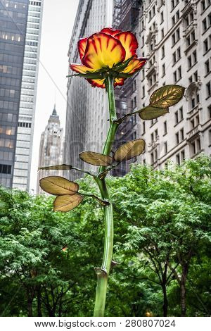 New York-september 20: A View Of Rose Iii Outside Zucotti Park By German Sculpture Isa Genzken On Se