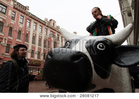 Moskwa, Rosja - 21 marca: Na Arbat Street oznaczenie St Patrick's Day, to stało się ostatnio Margo