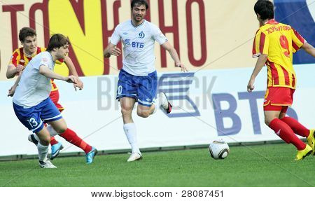 Moskau - Mai: Ein nicht identifizierter Teilnehmer in einem Spiel der 11. Runde der russischen Fußball-Premie