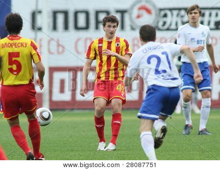 15. Mai Moskau: Alanija der Mittelfeldspieler Jury Kirillov (42) in einem Spiel der 11. Runde der russischen Footb