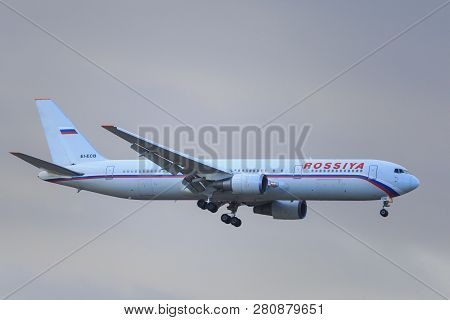Airplane Boeing 767-3q8 Vim Airlines Landing In Tenerife Aiport
