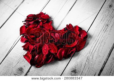 Background, The Composition Of The Petals To The Day Of St. Valentine