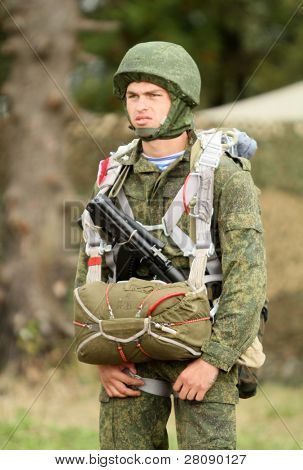 Kostroma Gebiet august 26: Fallschirmjäger Saboteure auf die Kommandozentrale Übungen mit 98 th wachen 
