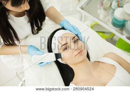 Girl At Spa Salon. Beautician Applying White Cosmetic Powder