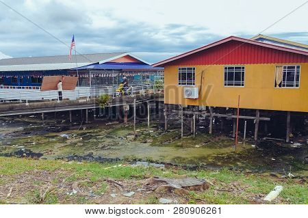Labuan,malaysia-jan 15,2019:wooden Houses Built On Stilts On Water In Patau Patau,labuan,malaysia.it