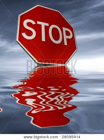 Stop tegn med den blå himmel som baggrund