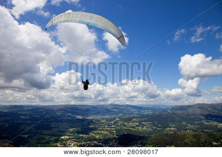 CALDELAS, PORTUGAL - 1. maj: Paragliding Festival Icaro de Caldelas 2010, i nordlige Portugal, 1