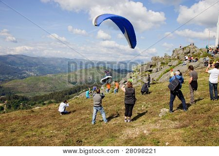CALDELAS, PORTUGAL - 1. maj: Paragliding Festival Icaro de Caldelas 2010, i nordlige Portugal, 1
