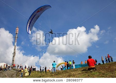 CALDELAS, PORTUGAL - 1. maj: Paragliding Festival Icaro de Caldelas 2010, i nordlige Portugal, 1