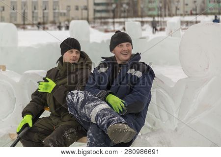 Two Workers Are Talking On The Bench