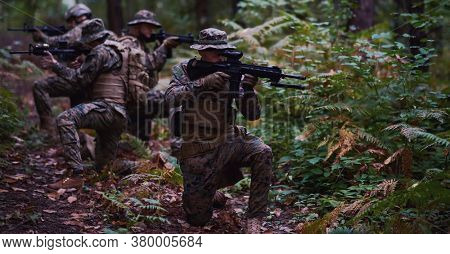Modern warfare Soldiers  Squad Running as Team in Battle Formation