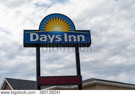 Wall, South Dakota - July 24, 2020: Sign For A Days Inn Hotel Motel. This Is A Cheap Hotel Chain For