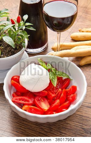 mozzarella con pomodori