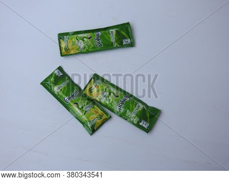 Closeup Of Comfort Fabric Conditioner Anti Bacterial Green Rs. 3 Sachet Or Pack