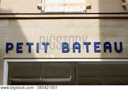 Bordeaux , Aquitaine / France - 08 04 2020 : Petit Bateau Sign And Text Logo Of Store French Brand B