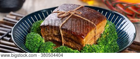 Dong Po Rou (dongpo Pork Meat) In A Beautiful Blue Plate With Green Broccoli Vegetable, Traditional