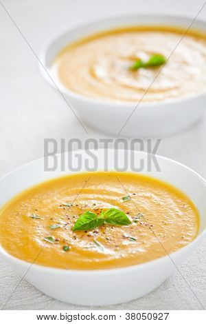 Ciotole di zuppa di zucca