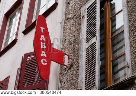 Bordeaux , Aquitaine / France - 08 04 2020 : Tabac Logo Text On French Red Shop Tobacco Sign In Fran