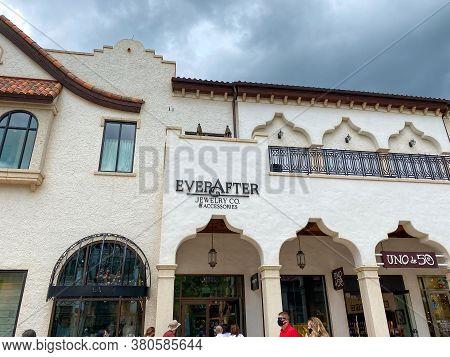 Orlando,fl/usa- 6/13/20: The Exterior Of A Everafter Jewlry Co & Accessories Store At An Outdoor Mal