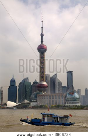 Shanghai Pudong China Skyline mit Boot
