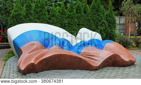 Moscow, Russia - September 15, 2016: Russian Flag Sculpture, At A Grave Of Boris Yeltsin, First Pres