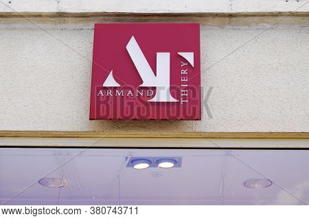 Bordeaux , Aquitaine / France - 08 10 2020 : Armand Thierry Boutique Clothing Shop Brand Logo And Te