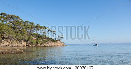 Panorámás kilátás nyílik a Notre Dame Beach Porquerolles-sziget