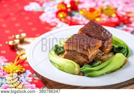 Dong Po Rou (dongpo Pork Meat) In A Beautiful Blue Plate With Green Broccoli Vegetable, Traditional