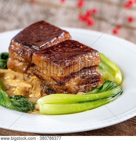 Dong Po Rou (dongpo Pork Meat) In A Beautiful Blue Plate With Green Broccoli Vegetable, Traditional