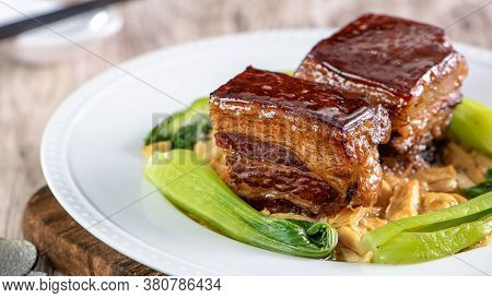 Dong Po Rou (dongpo Pork Meat) In A Beautiful Blue Plate With Green Broccoli Vegetable, Traditional