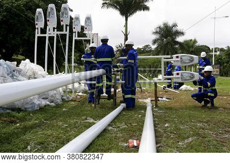 Salvador, Bahia / Barazil - May 18, 2014: Workers Work On The Installation Of Streetlights In The Ci