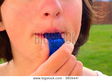 Blasen blau Whistle Mädchen