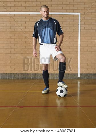 Celovečerní portrét hráče s nohou na fotbal