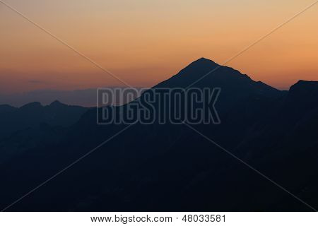 Vrchol Brienzer Rothorn při západu slunce
