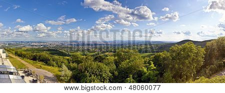 Panorama over Wien og dens Donau