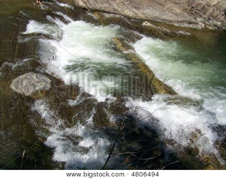 Горный водопад