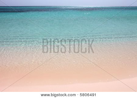 海滩和白色的沙滩