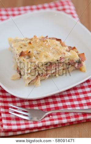 Creamy baked pasta with bacon and cheese
