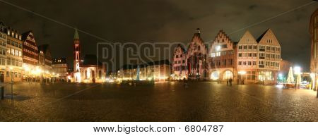 Frankfurt  - panorama of townhall RÃ¶mer at night